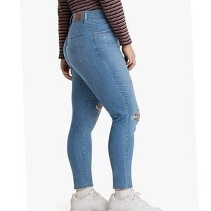 Host Pick 💕 NWT Levi’s Sculpt Stretch 720 High Rise Skinny Ripped Jeans size 24W